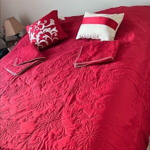 Brand new,red Bedding Set. 2 decorative pillows, 2 pillows cover.